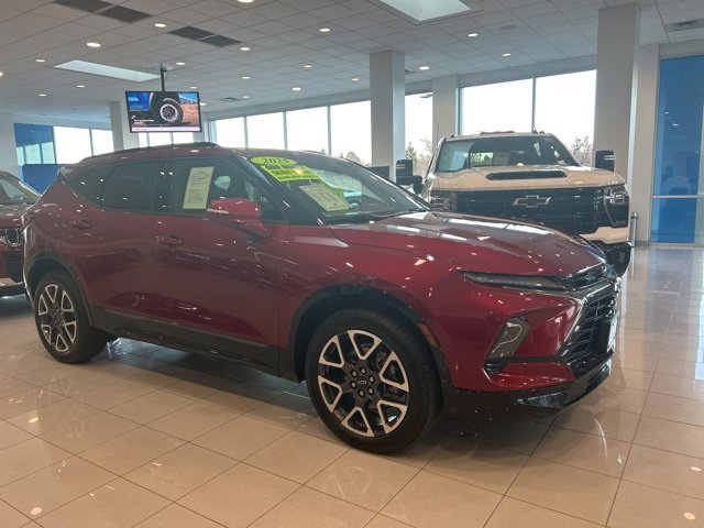 2025 Chevrolet Blazer RS photo 2