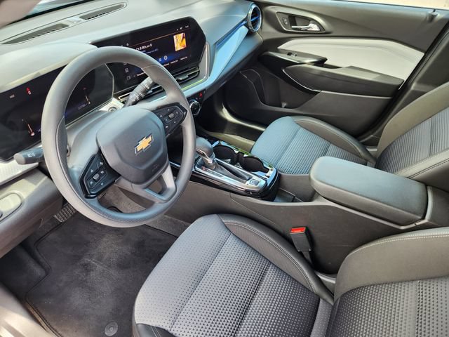 2025 Chevrolet Trax LT - Photo 9