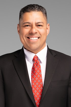 Staff member Erik Saravia from ID_1b989f354649