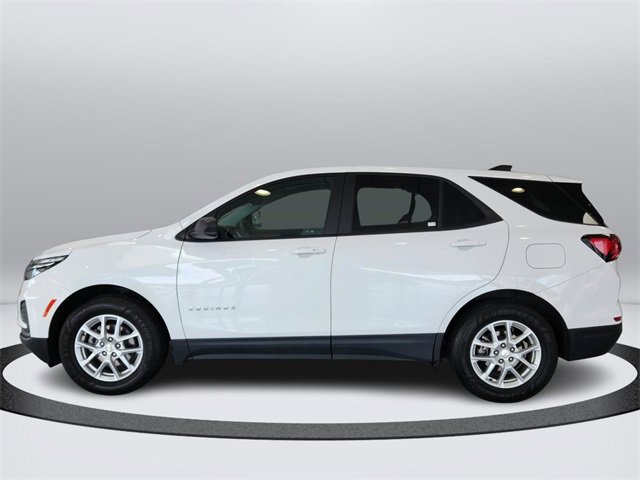 2022 Chevrolet Equinox LS photo 2