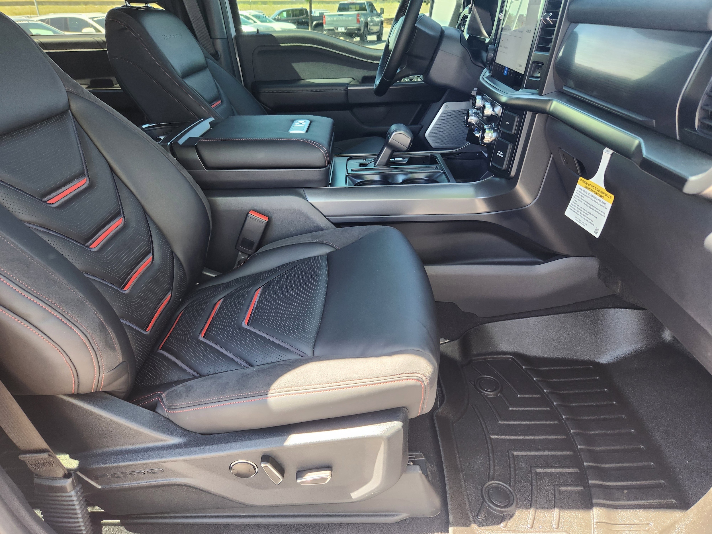 2025 Ford F-150 Lariat - Photo 19