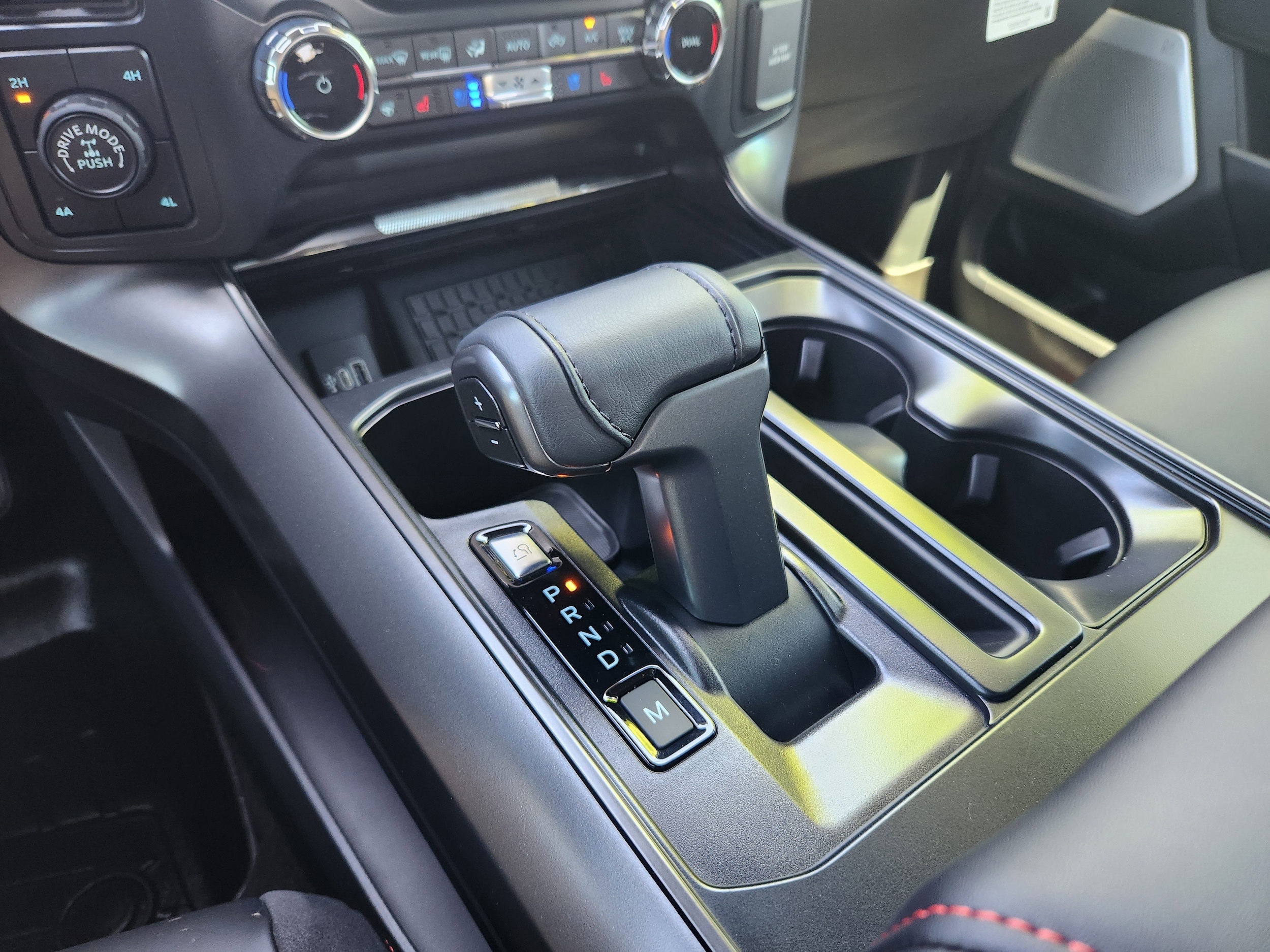 2025 Ford F-150 Lariat - Photo 11