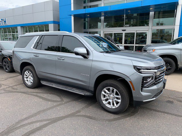 2025 Chevrolet Tahoe LT photo 2