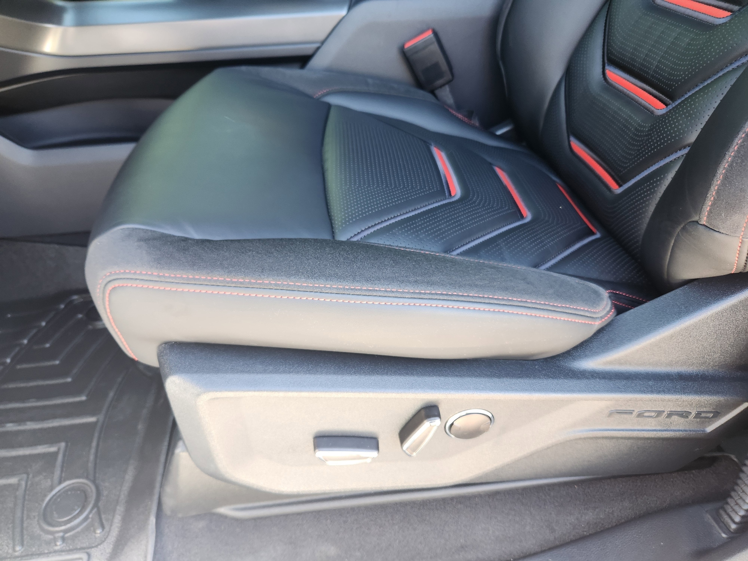 2025 Ford F-150 Lariat - Photo 45