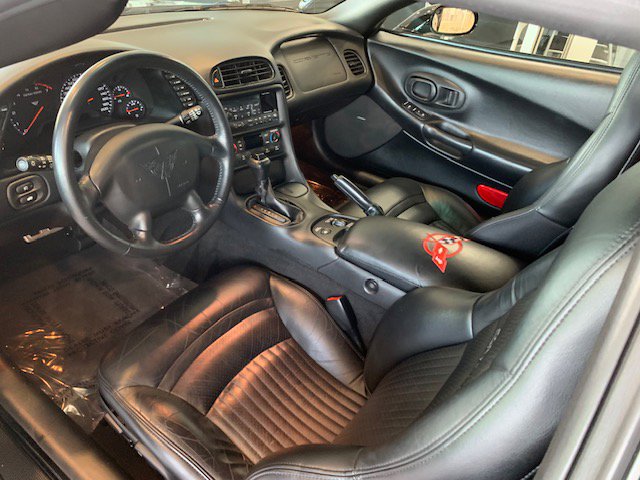 2004 Chevrolet Corvette photo 2