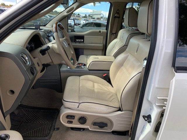 2008 Lincoln Mark LT photo 3