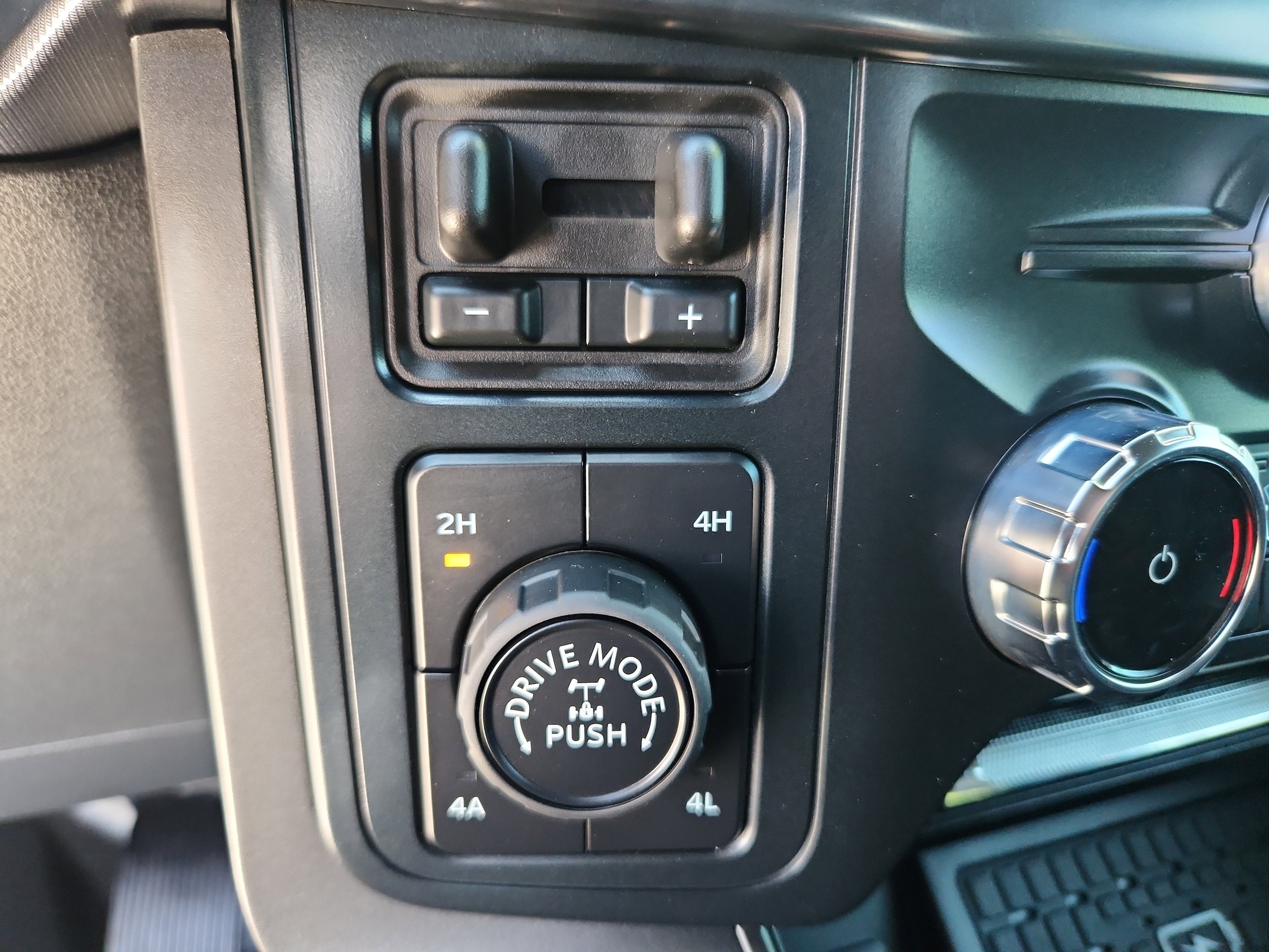 2025 Ford F-150 Lariat - Photo 31