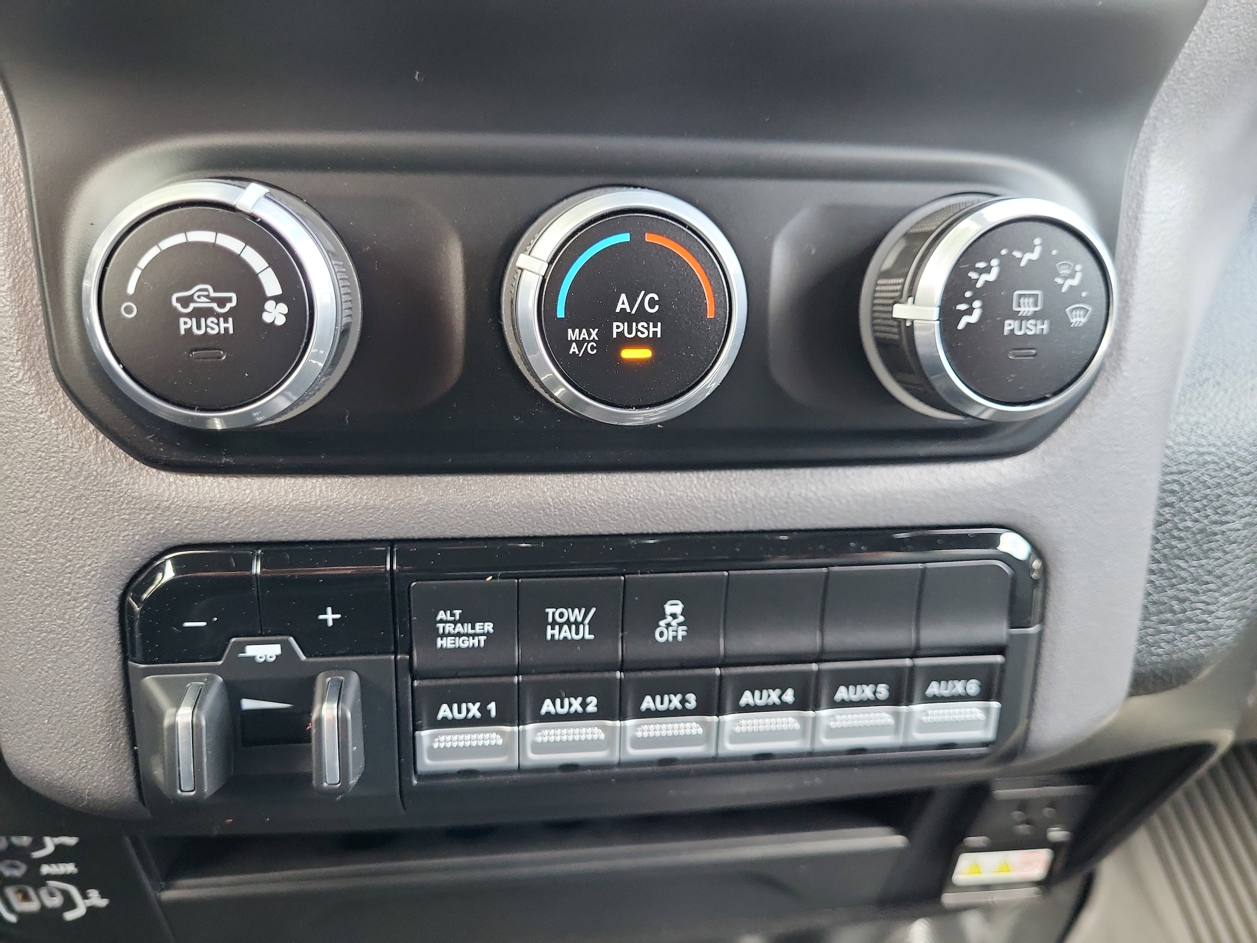2024 RAM Ram 3500 Pickup Big Horn - Photo 28