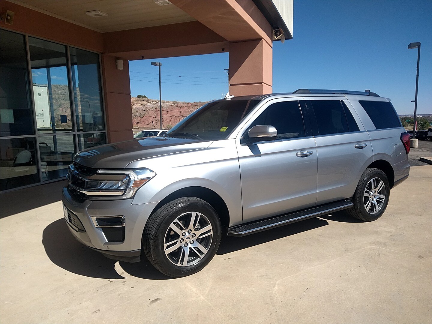 2022 Ford Expedition Limited photo 2
