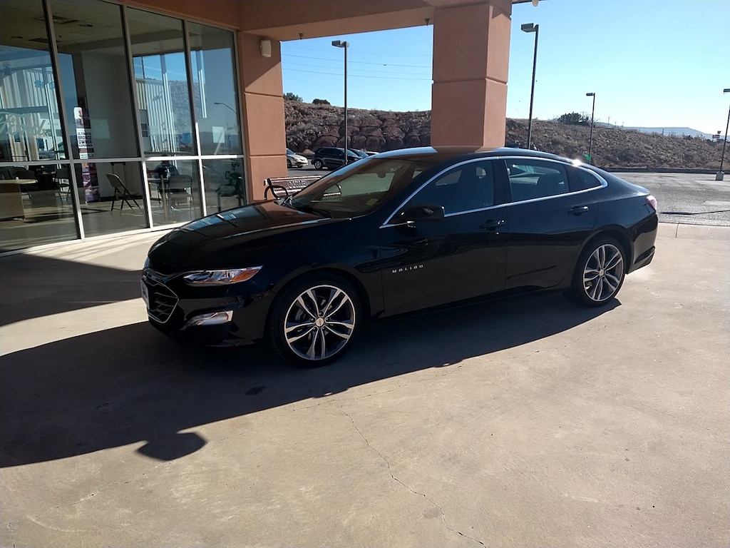 2024 Chevrolet Malibu Premier 2LT photo 2