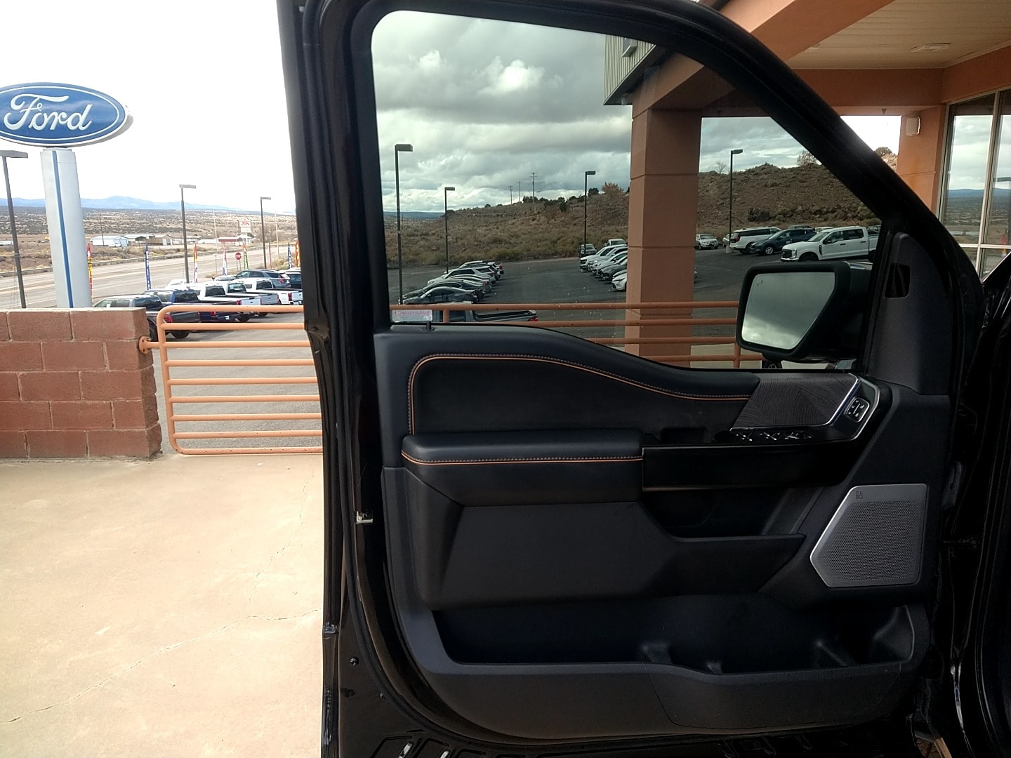 2023 Ford F-150 Platinum - Photo 13