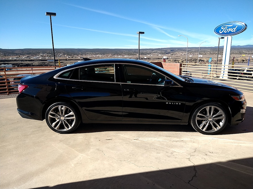 2024 Chevrolet Malibu Premier 2LT photo 4