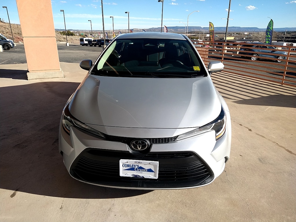 2023 Toyota Corolla LE photo 2