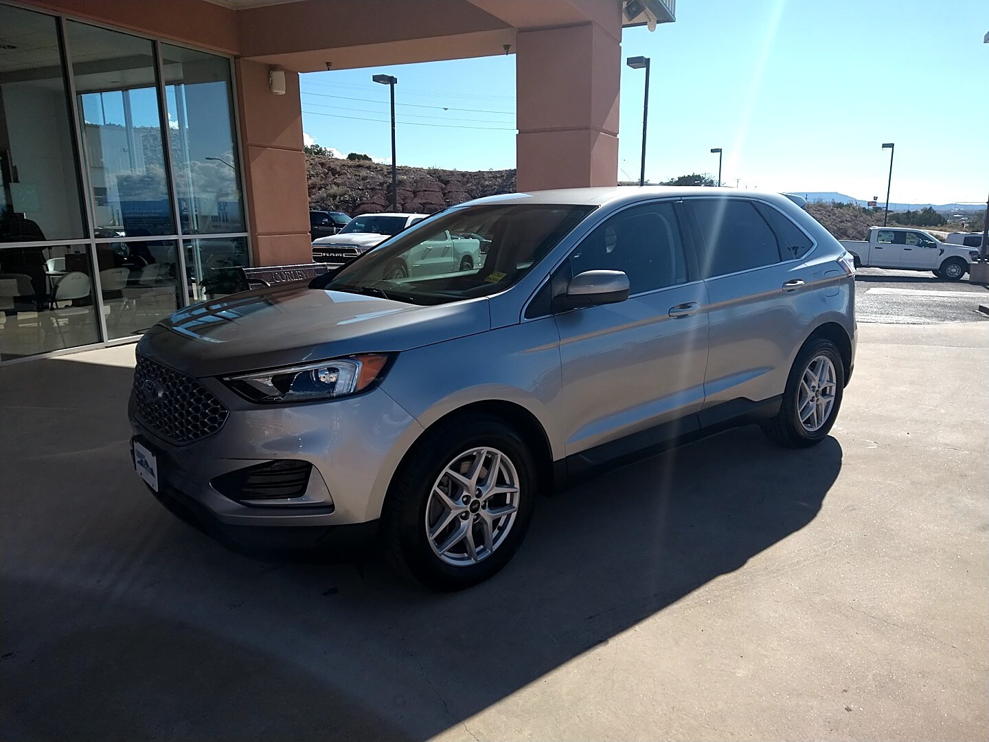2023 Ford Edge SEL photo 2
