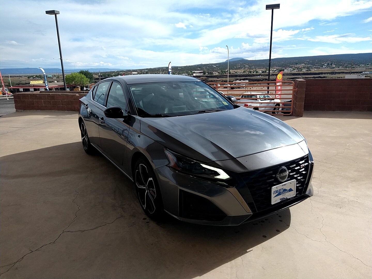 2023 Nissan Altima 2.5 SR photo 3