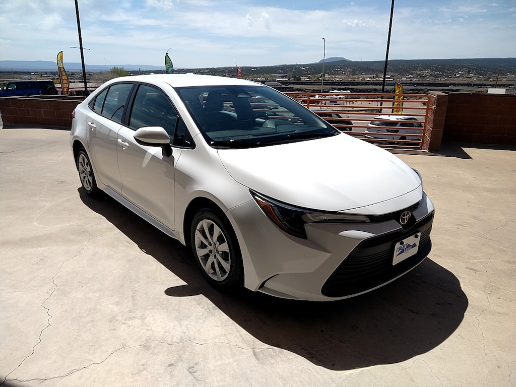 2023 Toyota Corolla LE photo 3