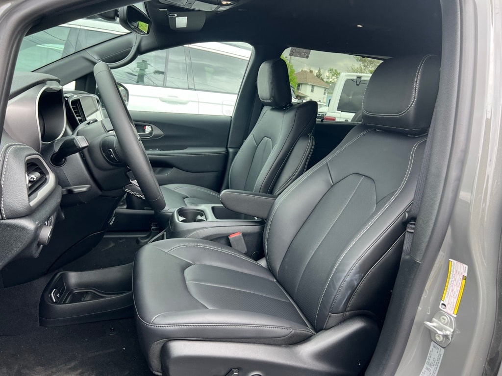 New 2025 Chrysler Pacifica Hybrid PACIFICA PLUG-IN HYBRID SELECT Passenger Van