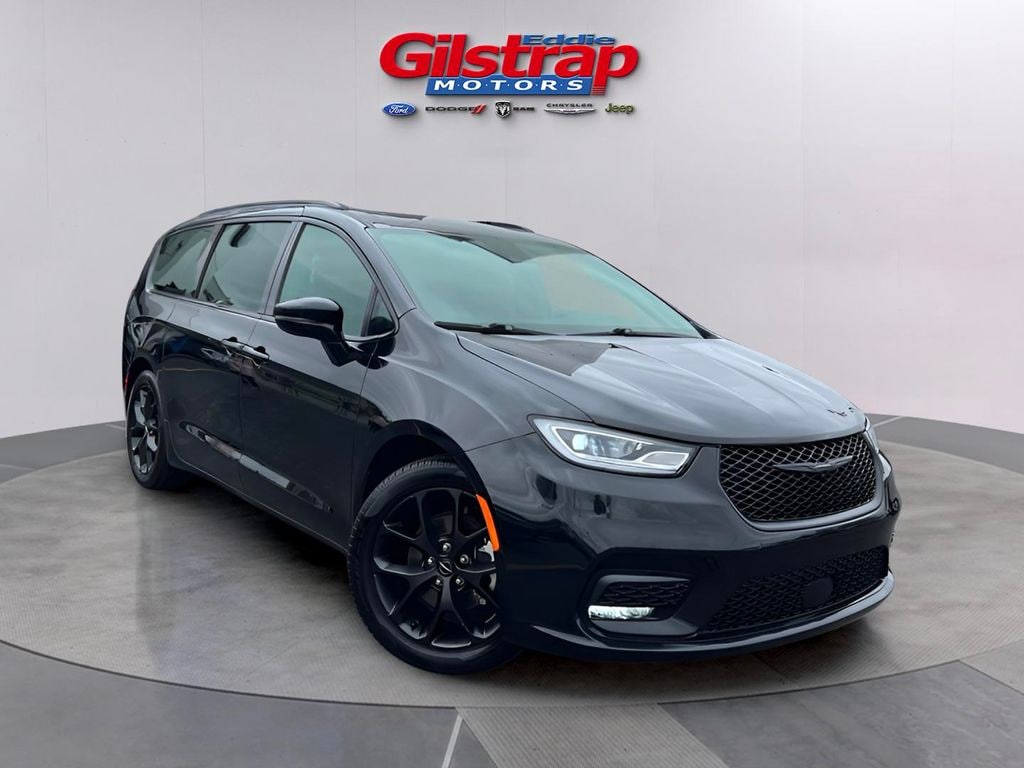 Used 2024 Chrysler Pacifica Limited Minivan/Van