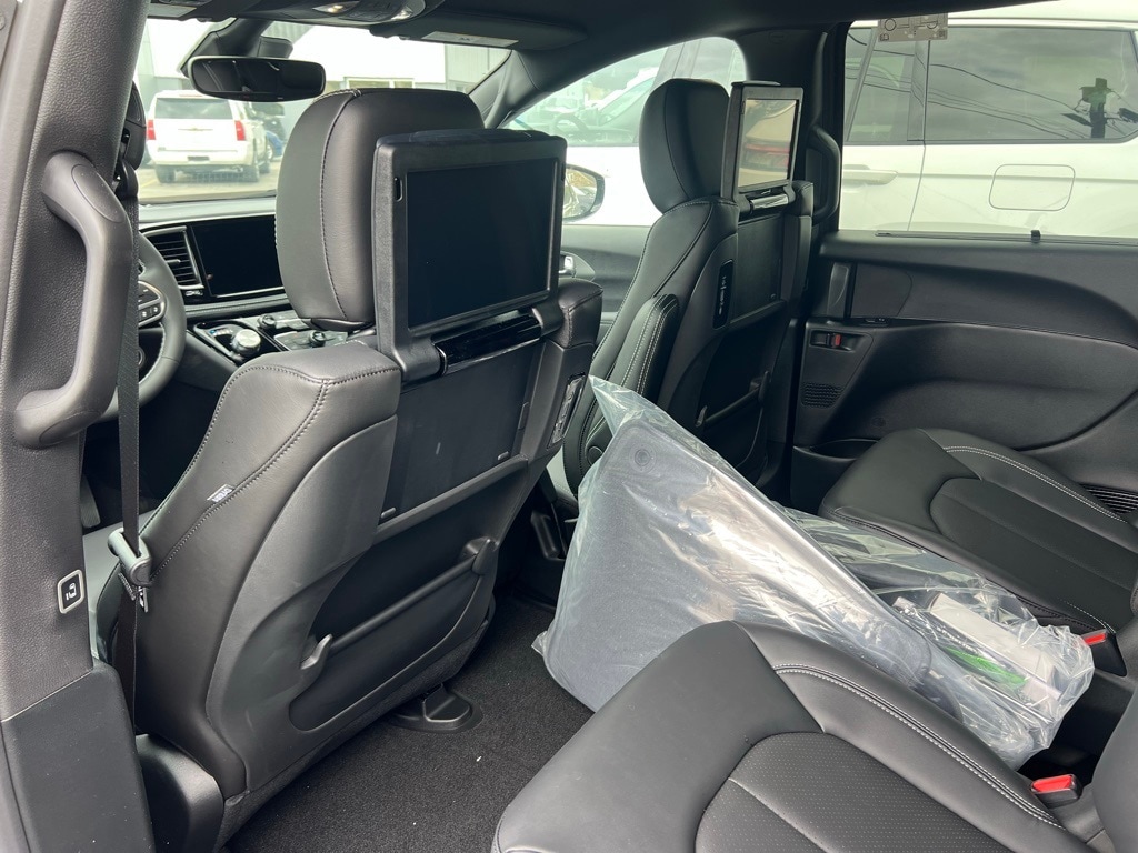 New 2025 Chrysler Pacifica Hybrid PACIFICA PLUG-IN HYBRID SELECT Passenger Van
