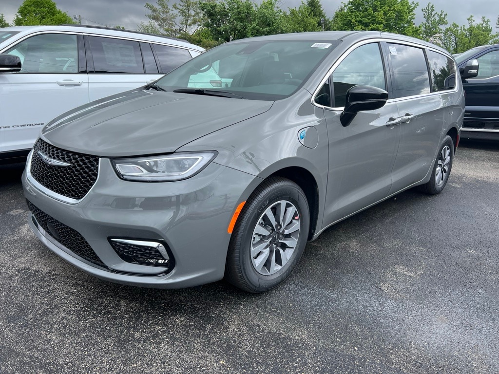 New 2025 Chrysler Pacifica Hybrid PACIFICA PLUG-IN HYBRID SELECT Passenger Van