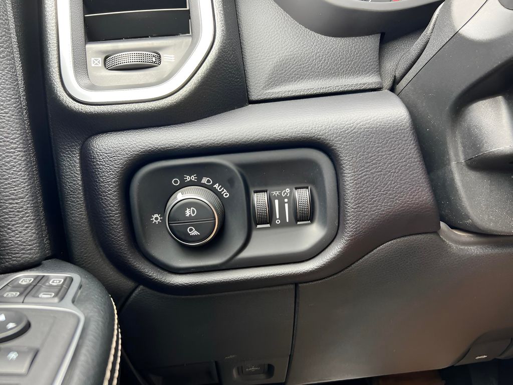 2024 RAM Ram 3500 Pickup Laramie - Photo 40