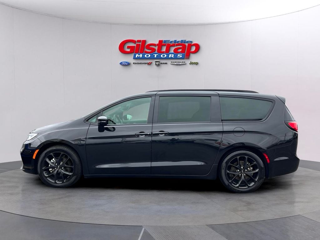 Used 2024 Chrysler Pacifica Limited Minivan/Van