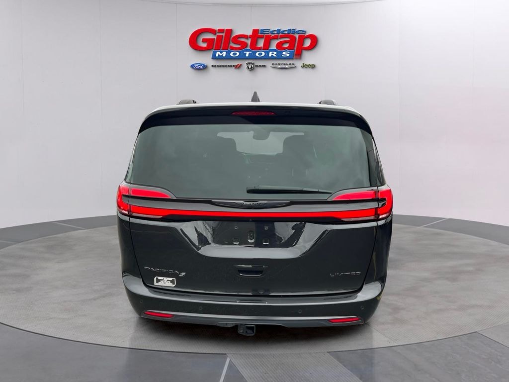 Used 2024 Chrysler Pacifica Limited Minivan/Van