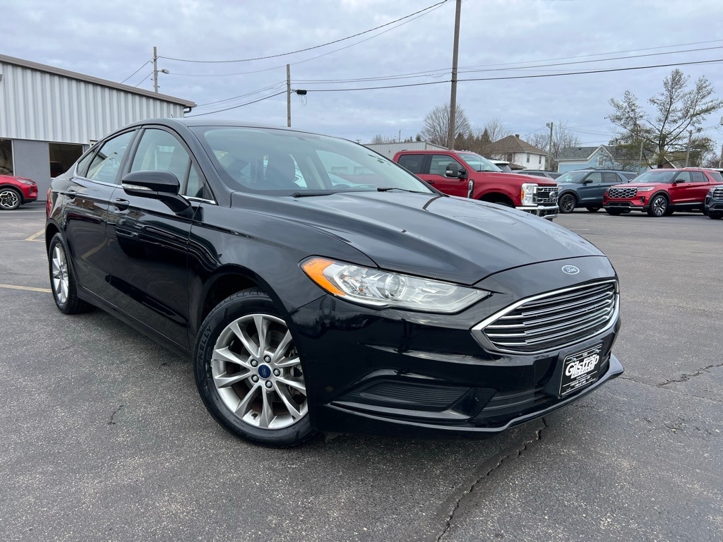 2017 Ford Fusion SE's photo