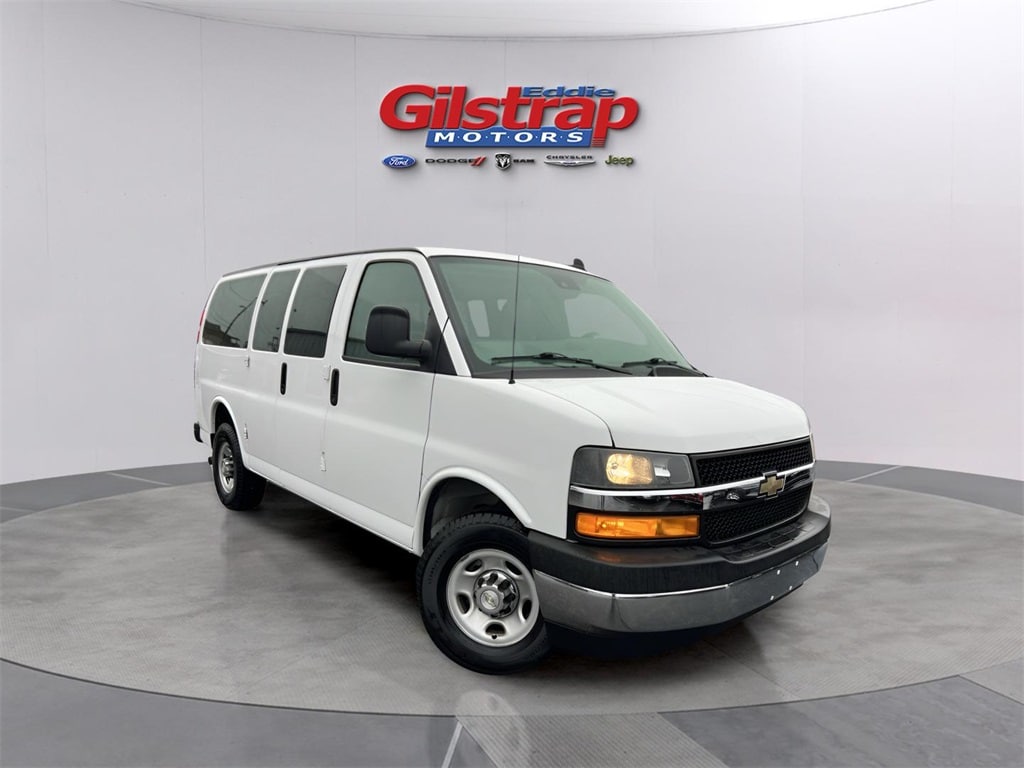 2021 Chevrolet Express Passenger LT's photo