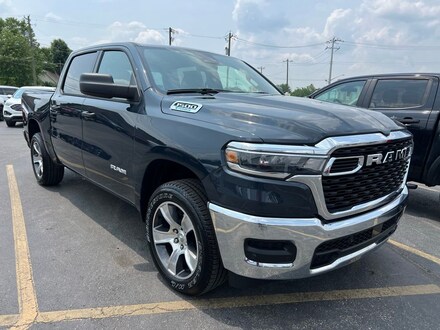 2025 Ram 1500 TRADESMAN CREW CAB 4X4 5'7 BOX Pickup