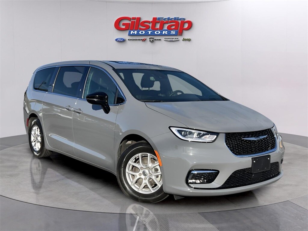 Used 2025 Chrysler Pacifica Select Minivan/Van