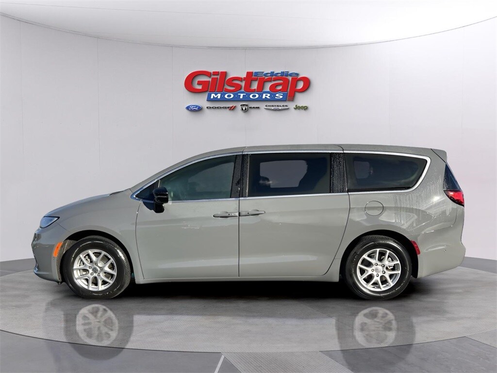 Used 2025 Chrysler Pacifica Select Minivan/Van