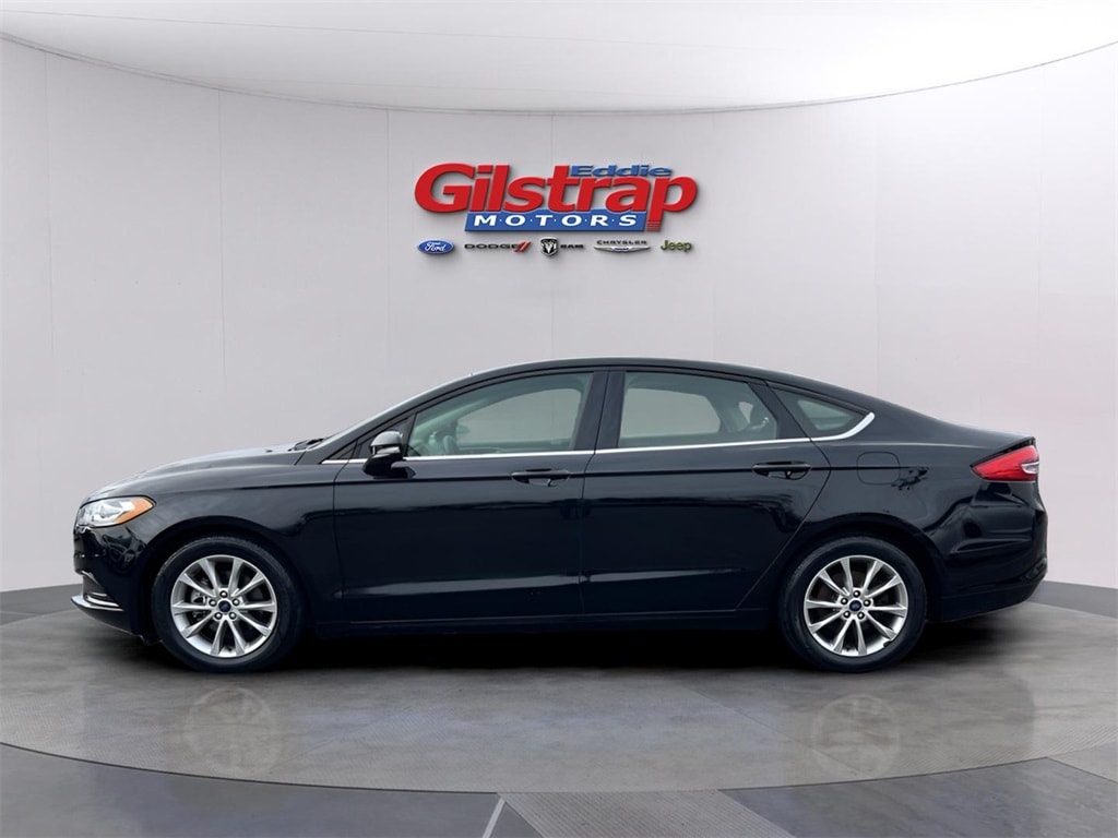 Used 2017 Ford Fusion SE Sedan