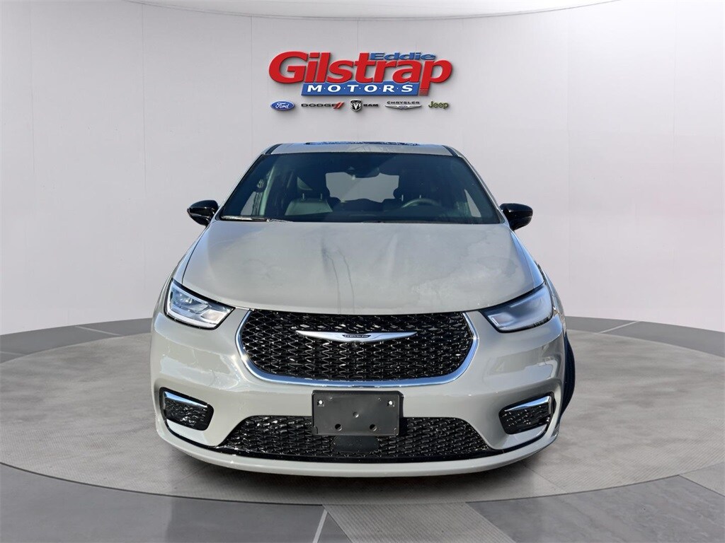 Used 2025 Chrysler Pacifica Select Minivan/Van