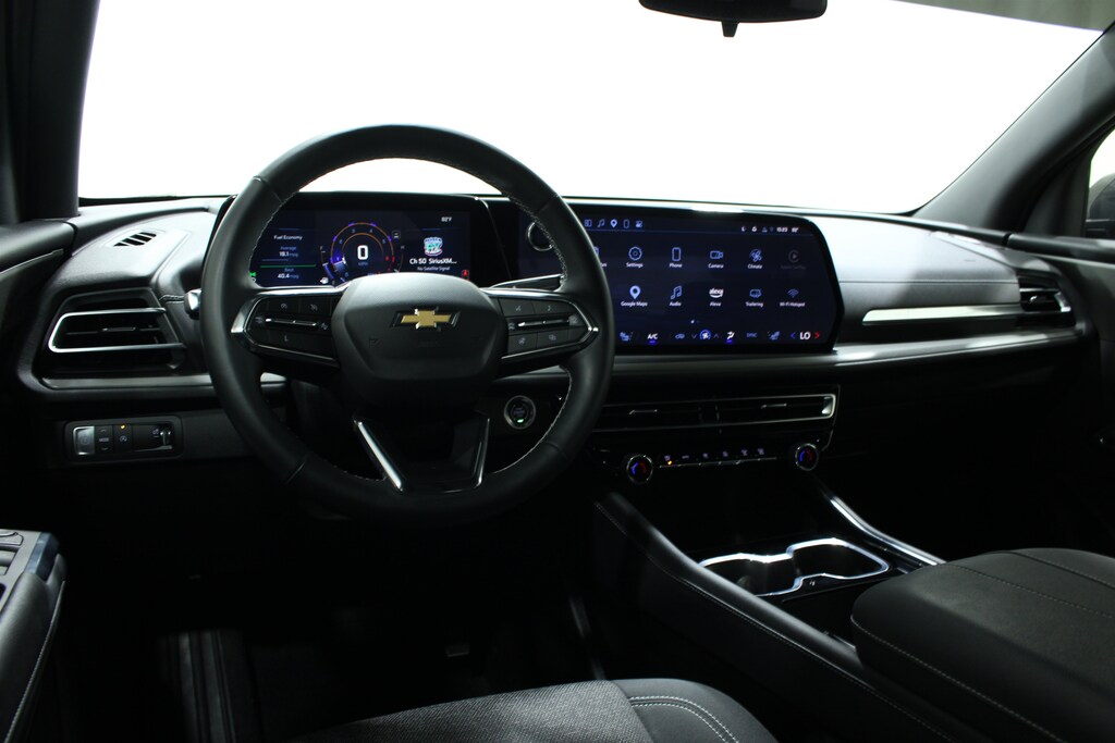 Used 2025 Chevrolet Traverse LT SUV