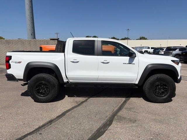 2024 Chevrolet Colorado ZR2 - Photo 8
