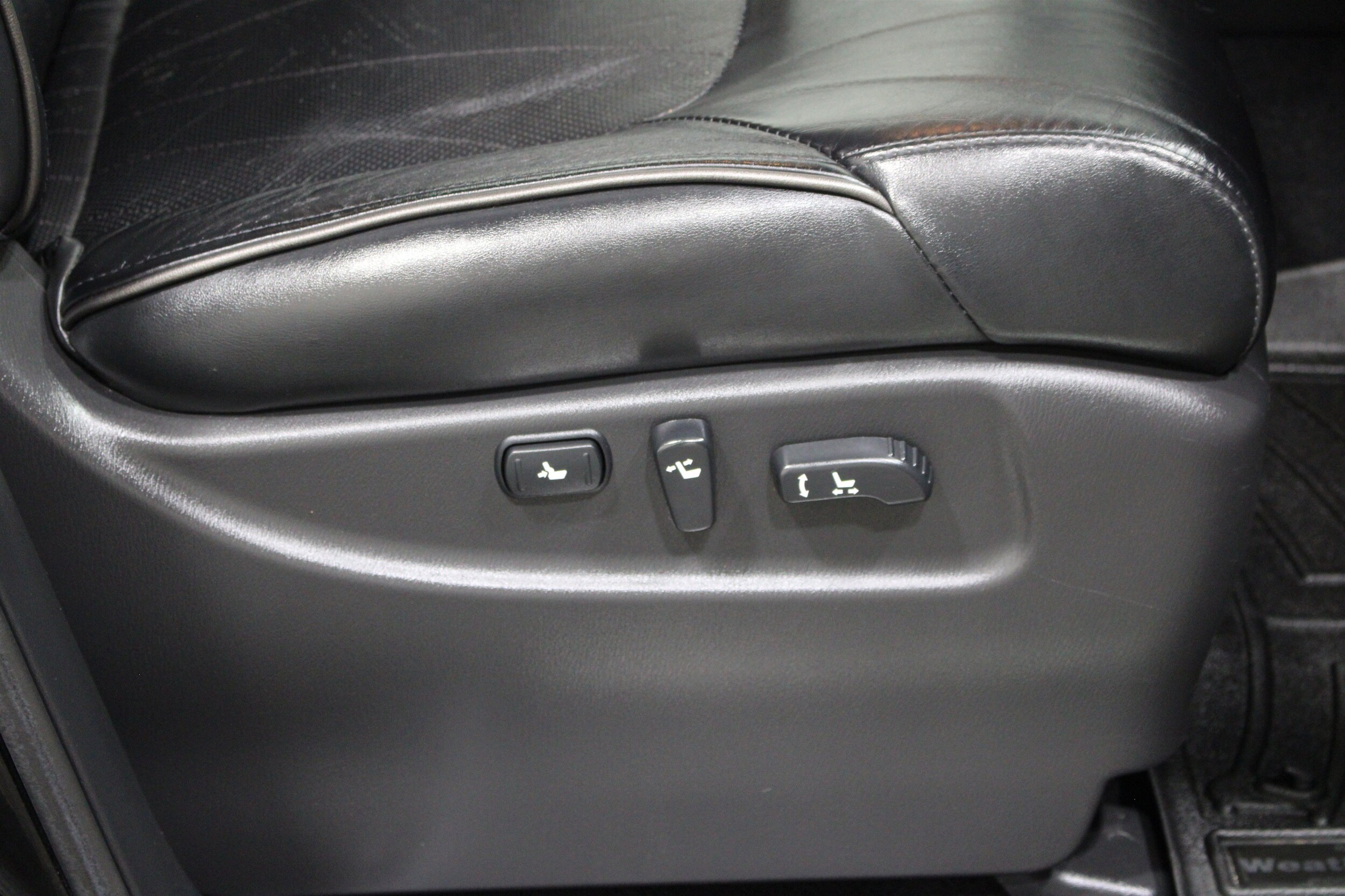 2011 INFINITI QX 56 - Photo 31
