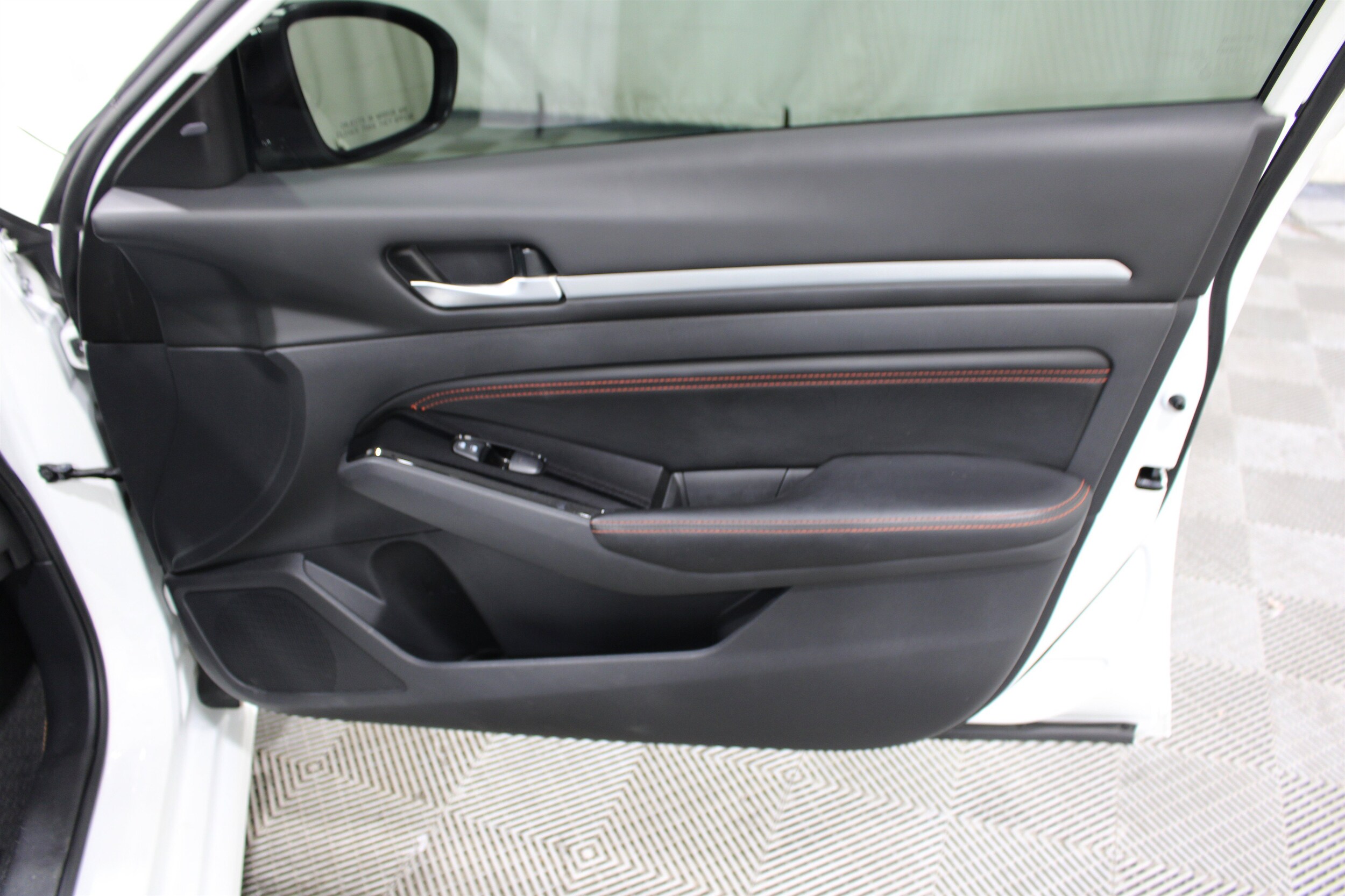 2023 Nissan Altima SR - Photo 24