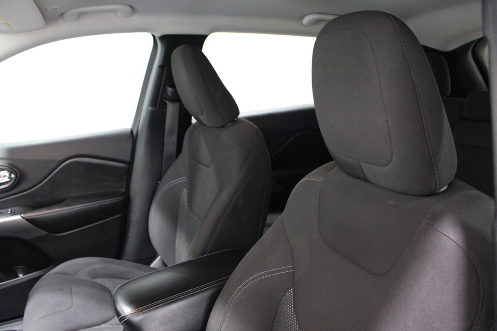 Used 2019 Jeep Cherokee Latitude FWD SUV