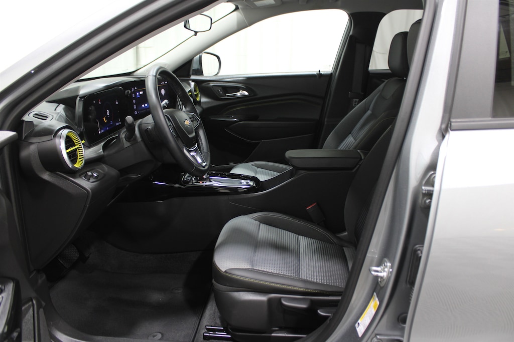 Used 2025 Chevrolet Trax LT SUV