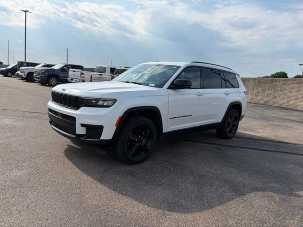 Used 2023 Jeep Grand Cherokee L Laredo SUV