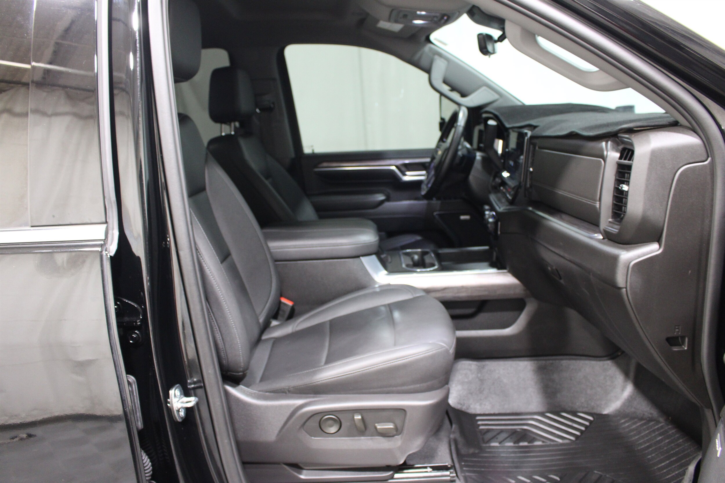 2024 Chevrolet Silverado 2500HD LTZ - Photo 23