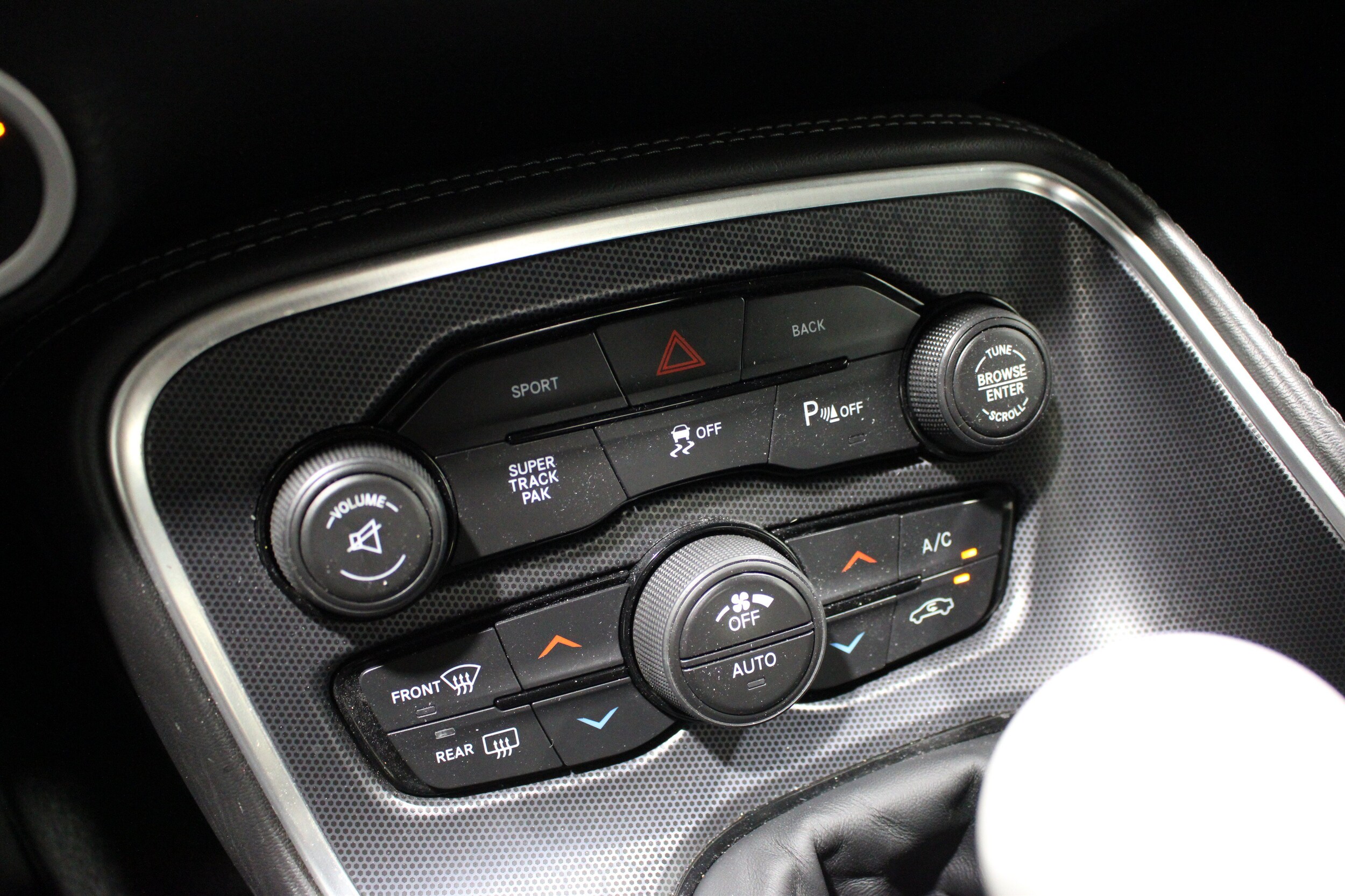 2015 Dodge Challenger R/T - Photo 16