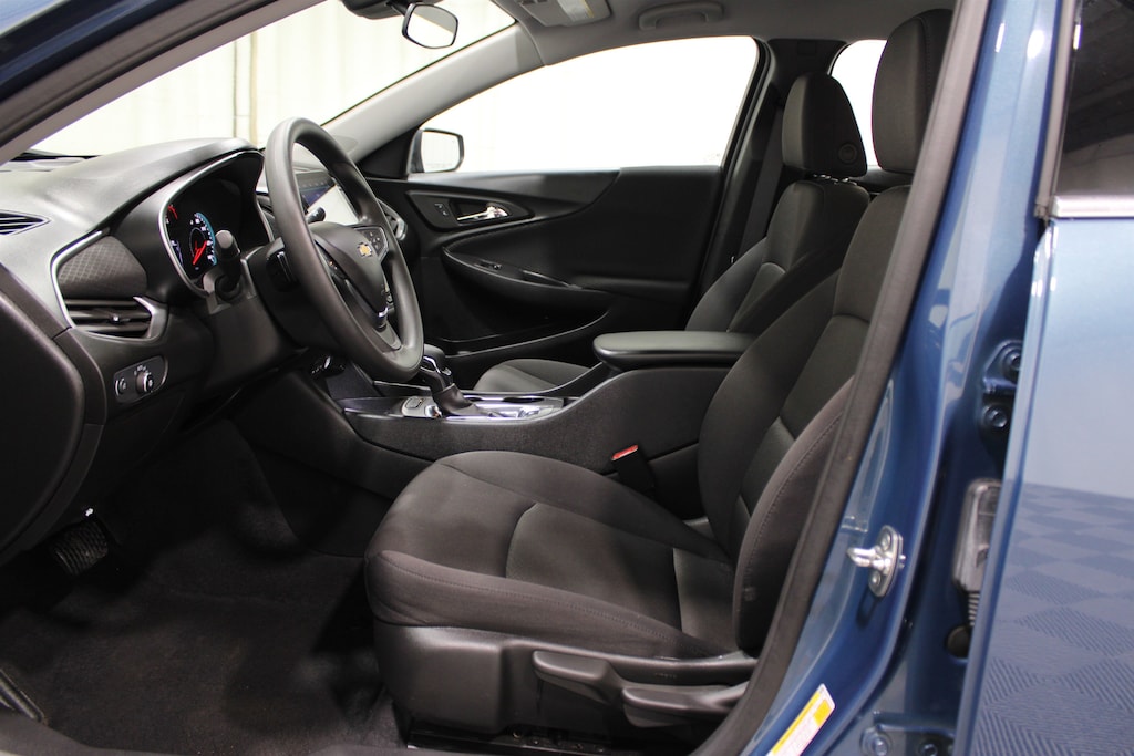 Used 2025 Chevrolet Malibu LS w/1LS Sedan