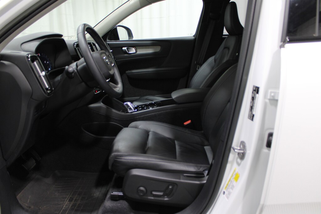 Used 2023 Volvo XC40 B5 AWD Plus Dark SUV