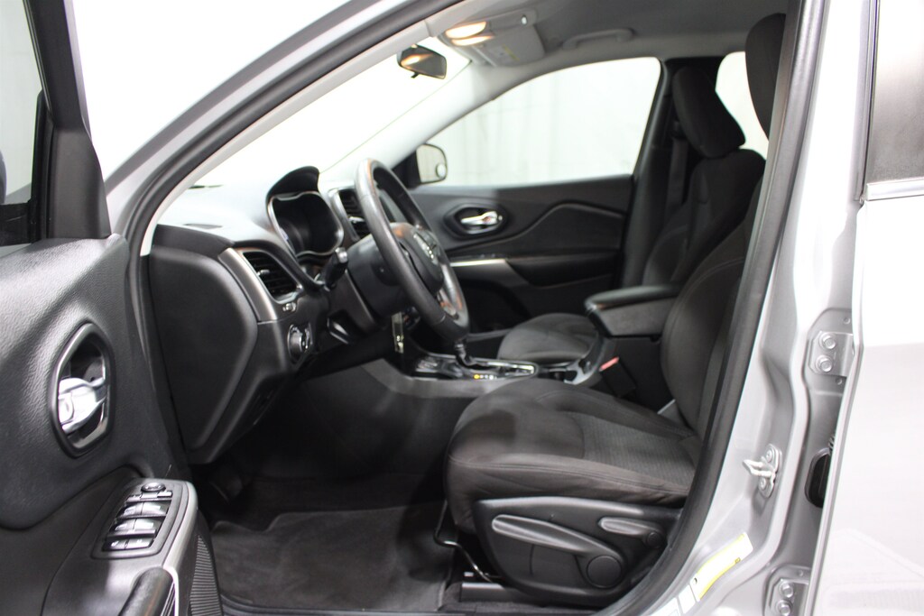 Used 2019 Jeep Cherokee Latitude FWD SUV