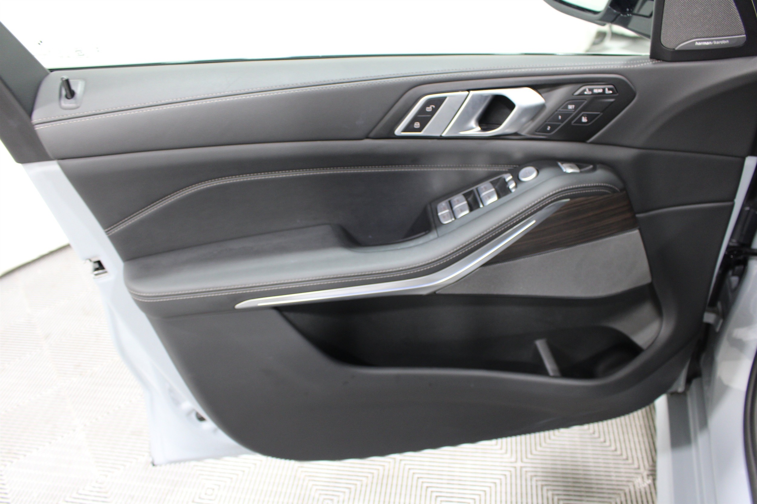 2025 BMW X7 40i - Photo 6
