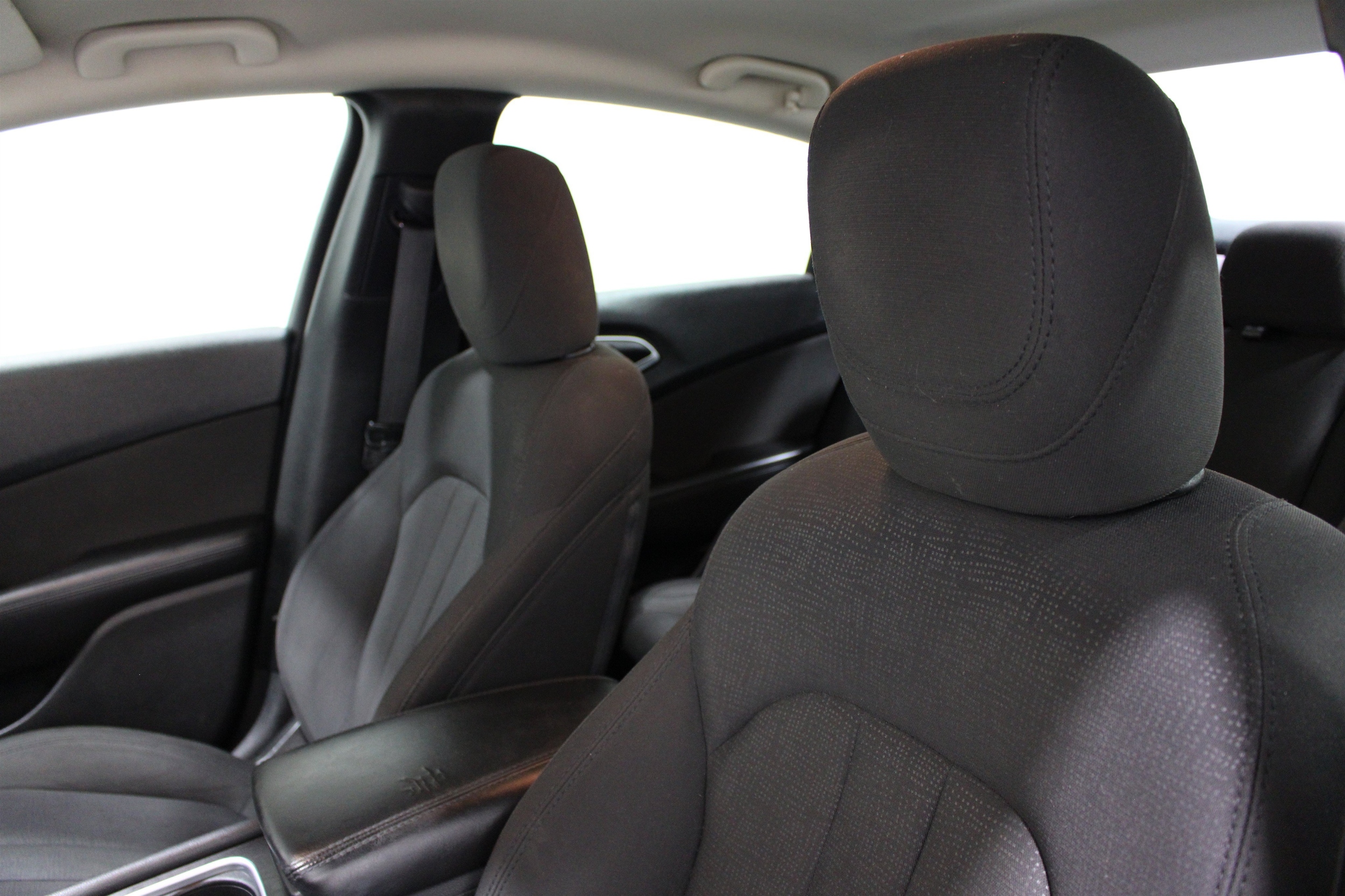 2015 Chrysler 200 Limited - Photo 4