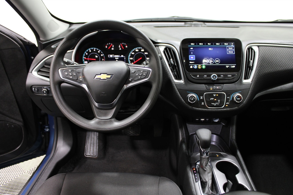 Used 2025 Chevrolet Malibu LS w/1LS Sedan