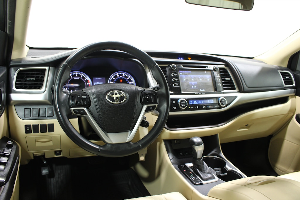 Used 2016 Toyota Highlander LE Plus V6 SUV